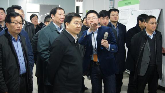 芜湖市领导左俊陪同湖州市市长陈伟俊一行莅临松鼠集团参观考察